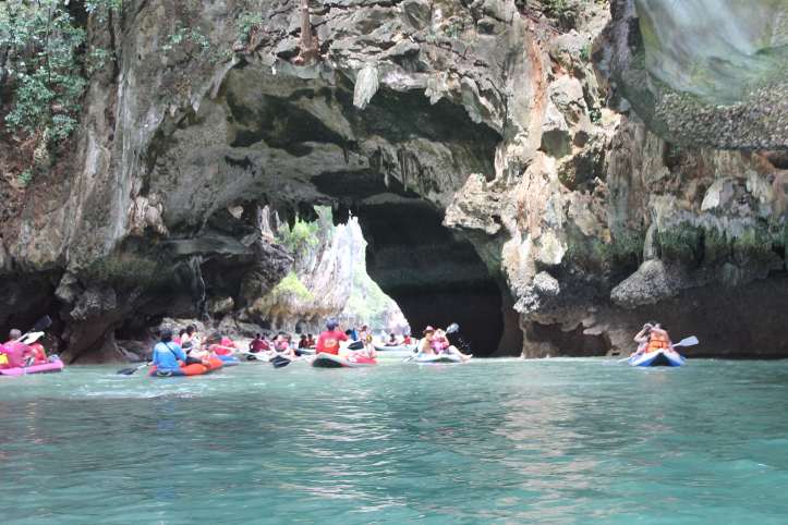 Cave entrance to Hong